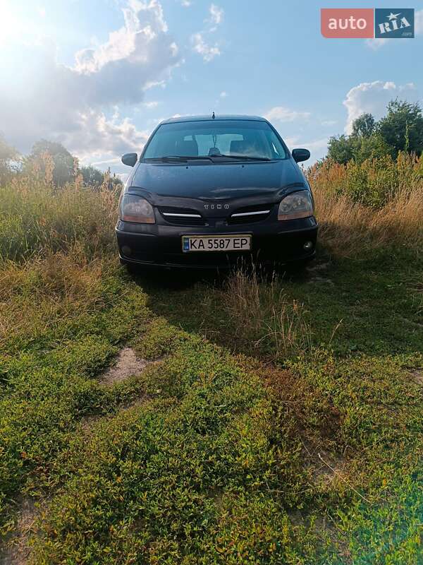Минивэн Nissan Almera Tino 2002 в Семеновке
