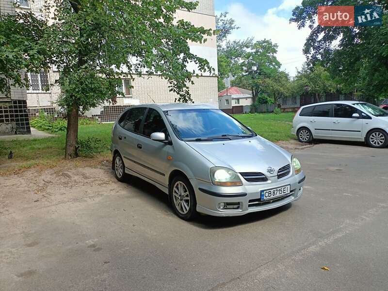 Nissan Almera Tino 2001