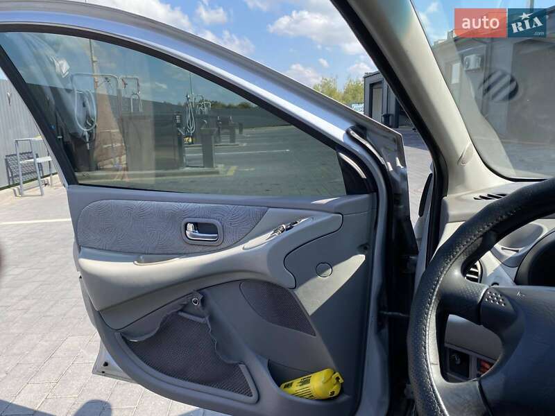 Минивэн Nissan Almera Tino 2001 в Шептицькому