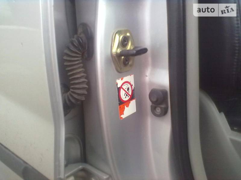 Хетчбек Nissan Almera 2001 в Ізмаїлі