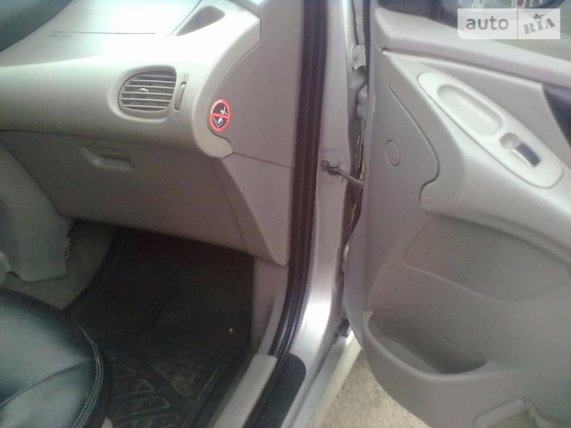 Хетчбек Nissan Almera 2001 в Ізмаїлі