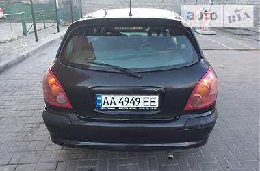 Хэтчбек Nissan Almera 2001 в Киеве