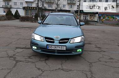 Хэтчбек Nissan Almera 2001 в Рубежном