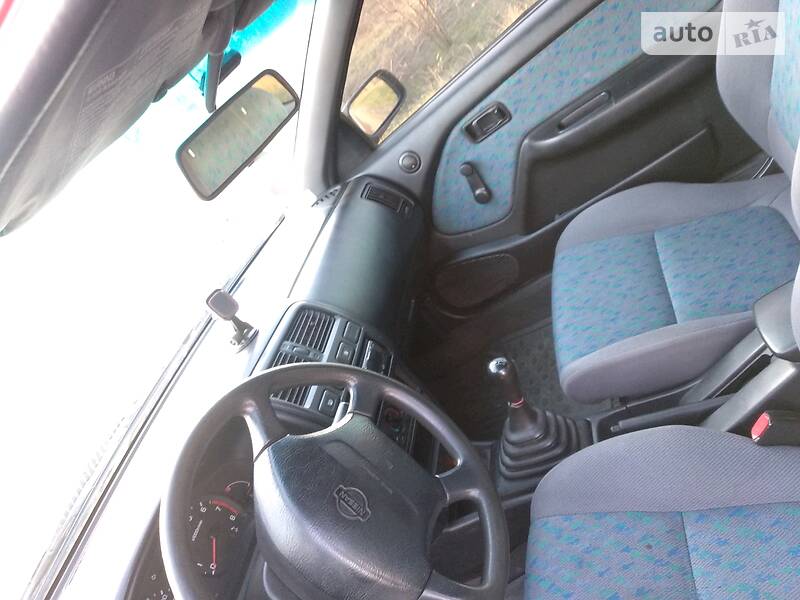 Хэтчбек Nissan Almera 1996 в Вознесенске