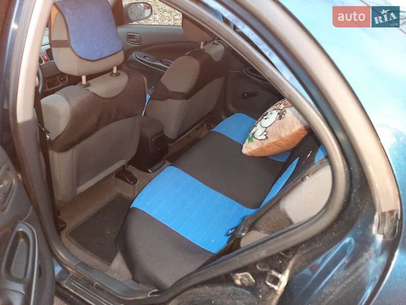 Седан Nissan Almera 2005 в Киеве