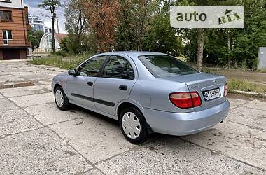 Седан Nissan Almera 2004 в Ивано-Франковске