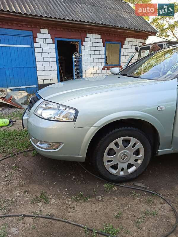 Седан Nissan Almera 2010 в Гайсину