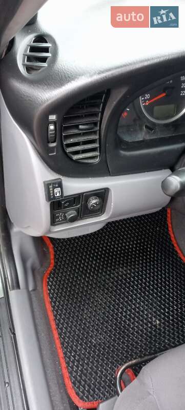 Седан Nissan Almera 2003 в Рівному