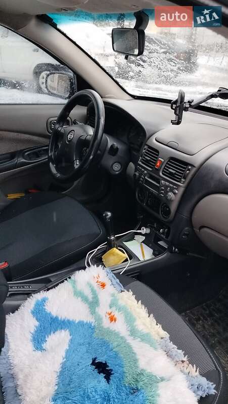 Седан Nissan Almera 2002 в Львові