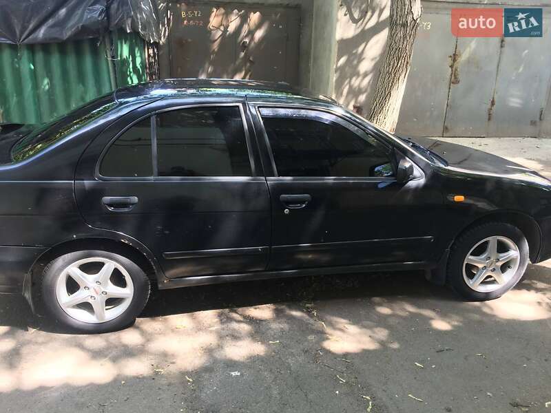 Седан Nissan Almera 1997 в Одесі