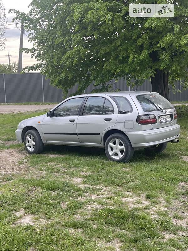 Хэтчбек Nissan Almera 1999 в 