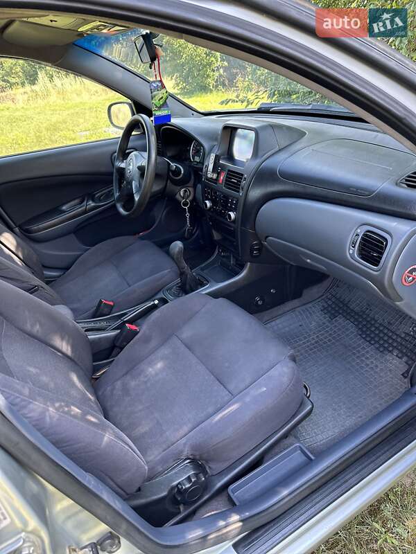 Седан Nissan Almera 2005 в Богодухіву