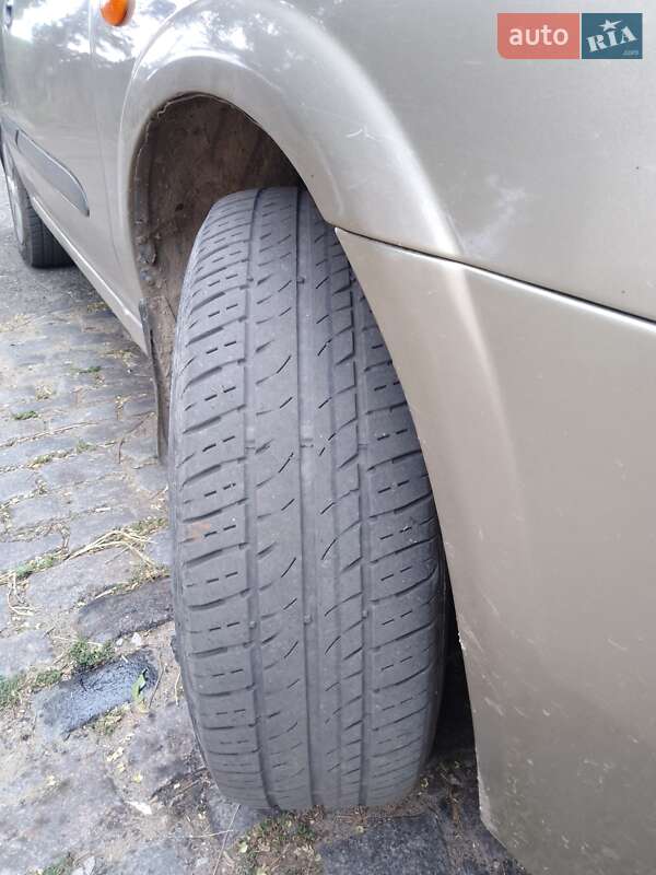 Седан Nissan Almera 2003 в Білгороді-Дністровському