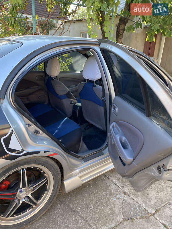 Седан Nissan Almera 2003 в Овідіополі