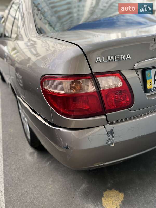 Седан Nissan Almera 2005 в Киеве