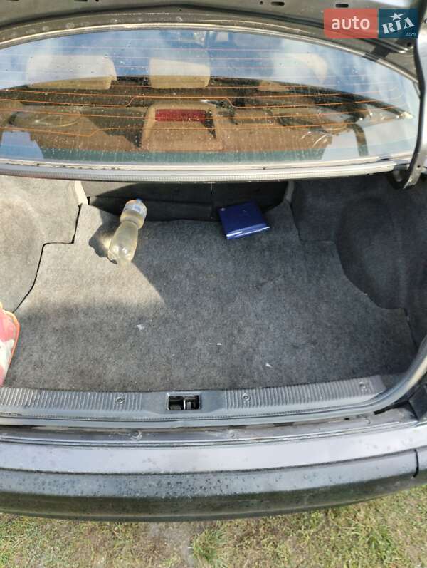 Седан Nissan Almera 2000 в Любомлі