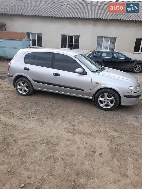 Хетчбек Nissan Almera 2002 в Надвірній