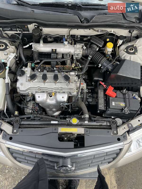 Седан Nissan Almera 2010 в Шепетівці