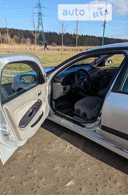 Хэтчбек Nissan Almera 2002 в Ирпене