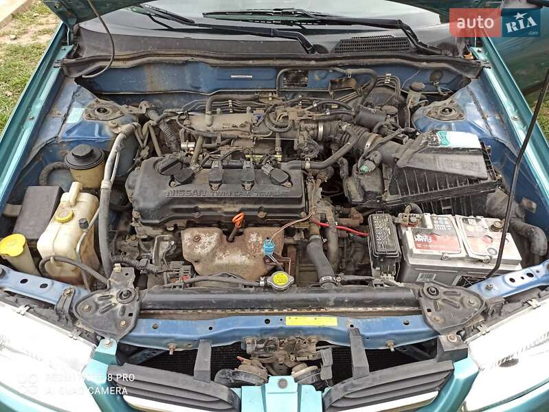 Седан Nissan Almera 2001 в Снятине