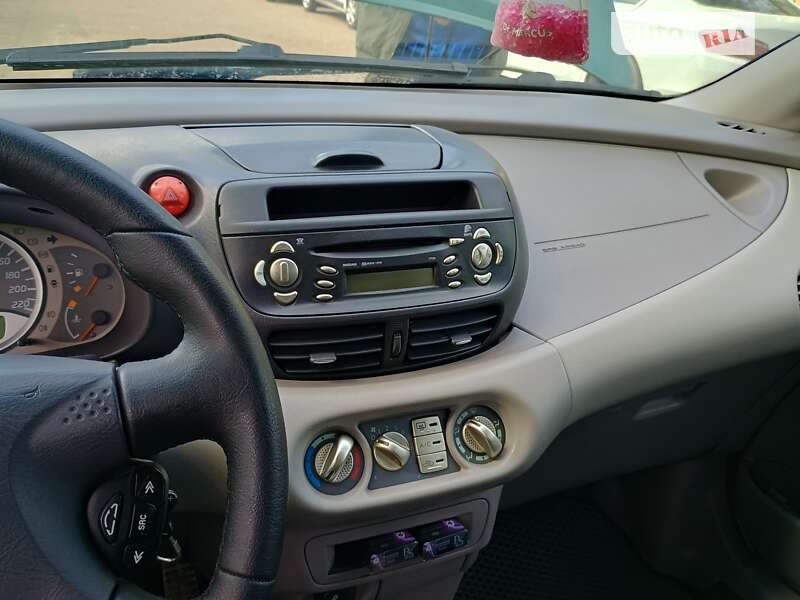 Минивэн Nissan Almera 2000 в Полтаве