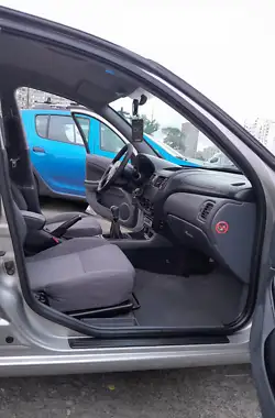 Nissan Almera 2005