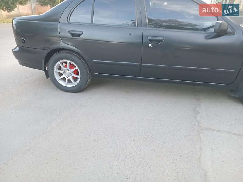 Седан Nissan Almera 1996 в Одессе