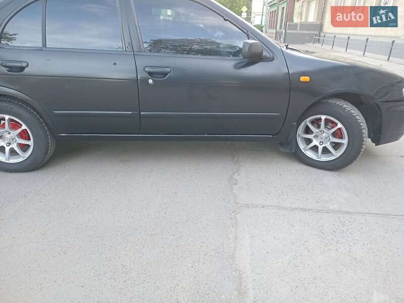 Седан Nissan Almera 1996 в Одессе