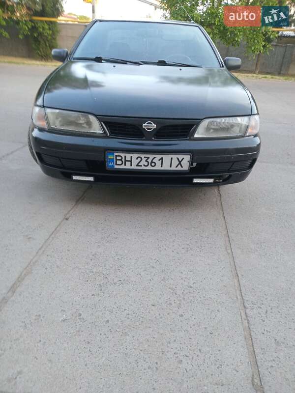Седан Nissan Almera 1996 в Одессе