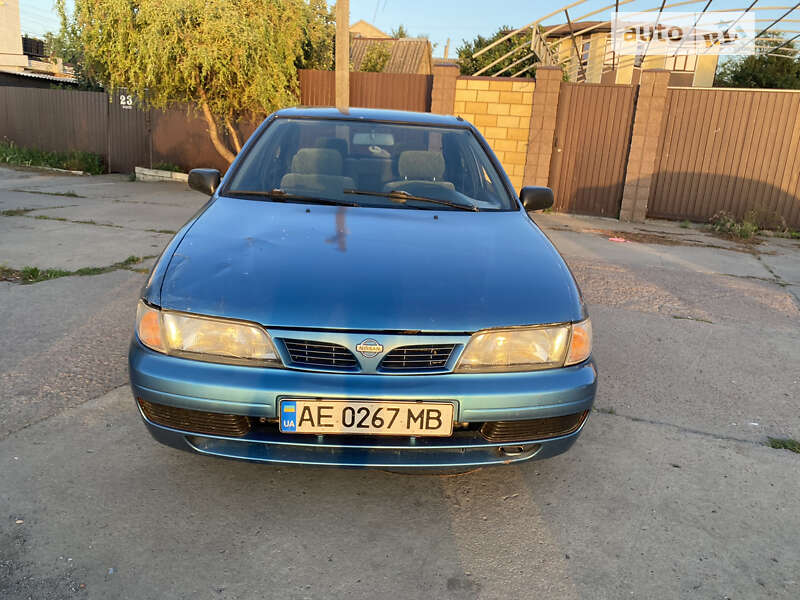 Седан Nissan Almera 1995 в Дніпрі