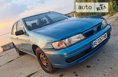 Седан Nissan Almera 1995 в Дніпрі