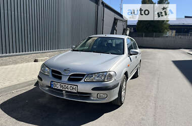 Хетчбек Nissan Almera 2001 в Золочеві