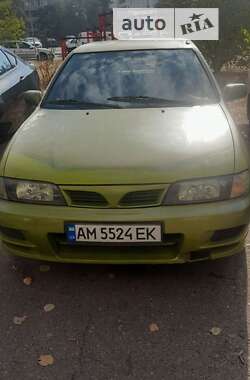 Хэтчбек Nissan Almera 1995 в Киеве