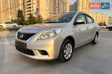 Седан Nissan Almera 2012 в Києві