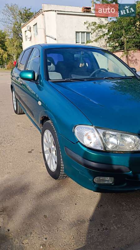 Хетчбек Nissan Almera 2000 в Білгороді-Дністровському