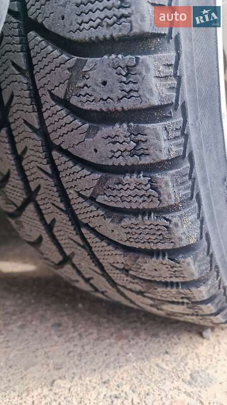 Хетчбек Nissan Almera 2000 в Білгороді-Дністровському