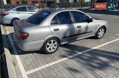 Седан Nissan Almera 2002 в Киеве