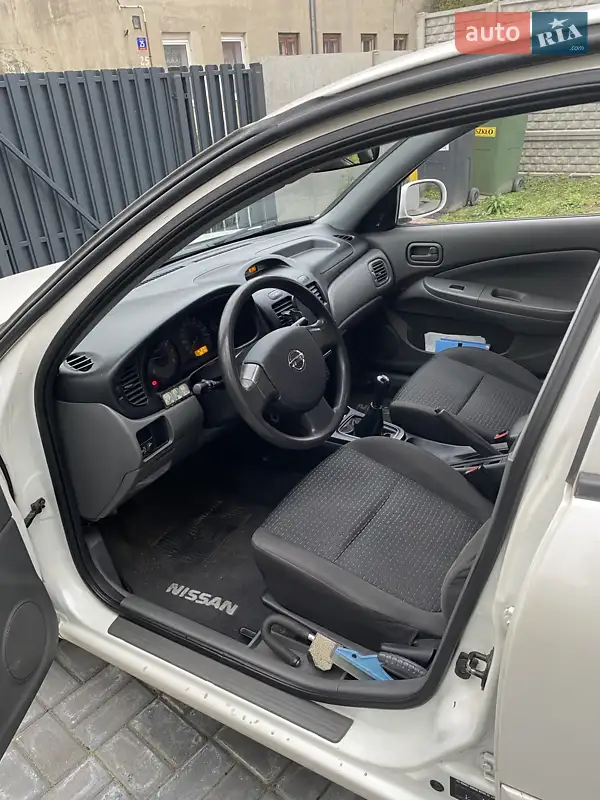 Nissan Almera 2010
