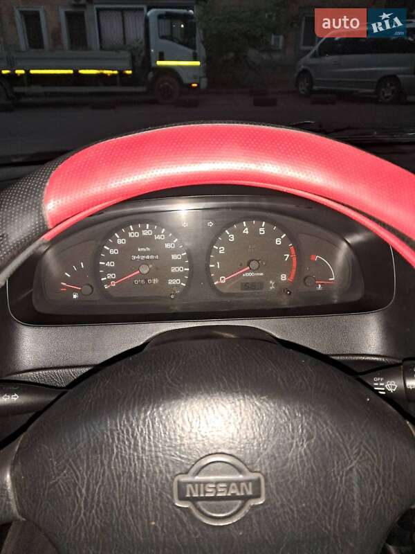 Хэтчбек Nissan Almera 1996 в Одессе