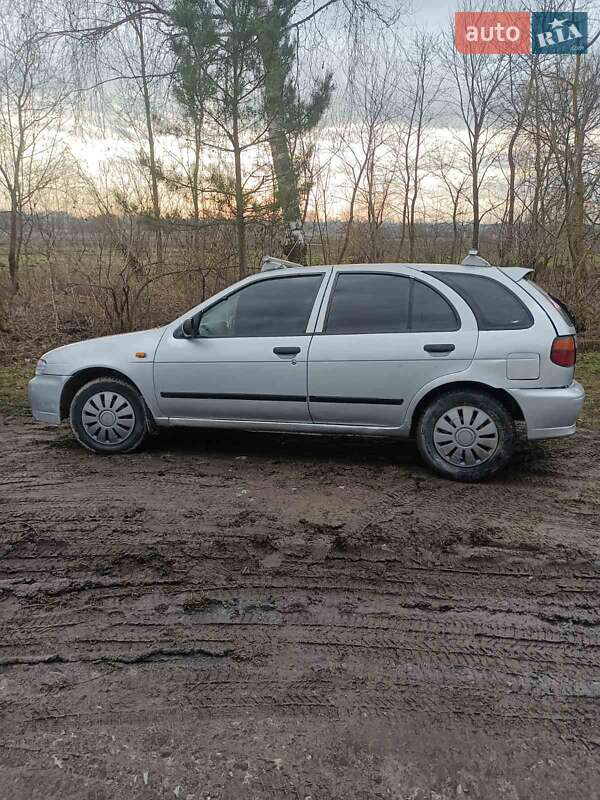 Хетчбек Nissan Almera 1996 в Теофіполі