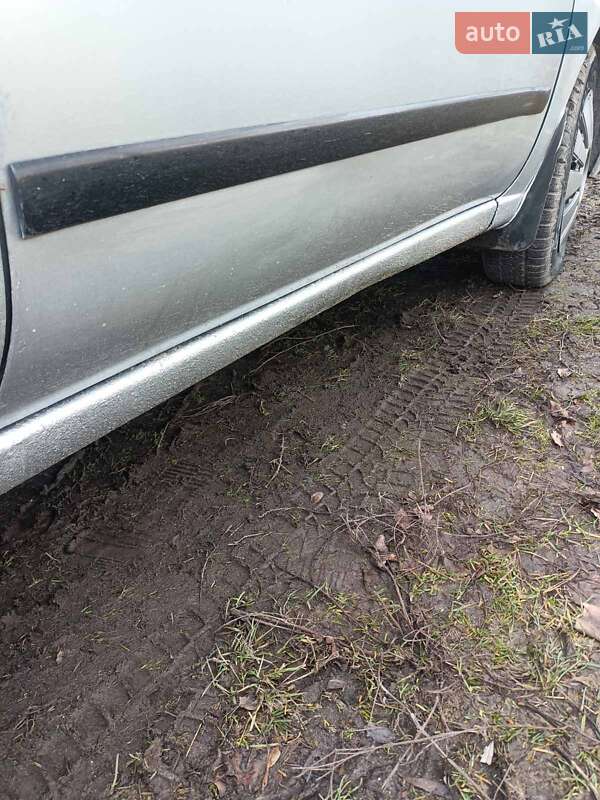 Хетчбек Nissan Almera 1996 в Теофіполі