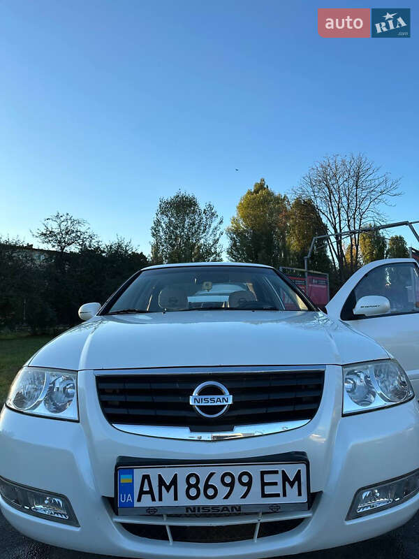 Седан Nissan Almera 2012 в Києві