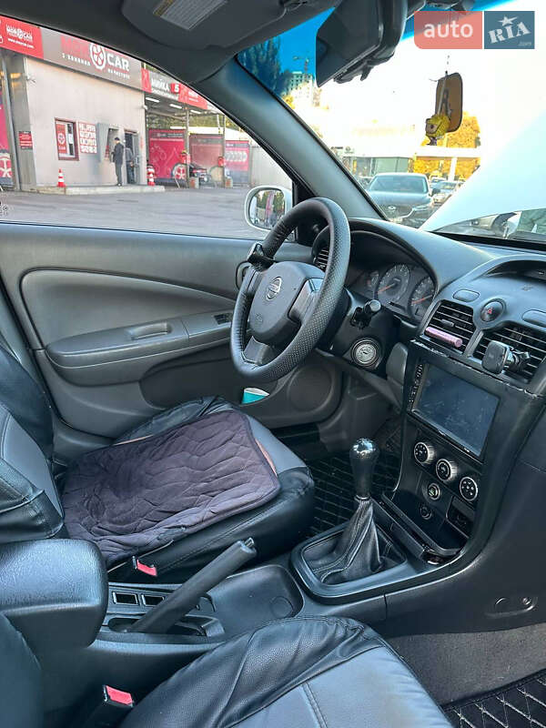 Седан Nissan Almera 2012 в Києві