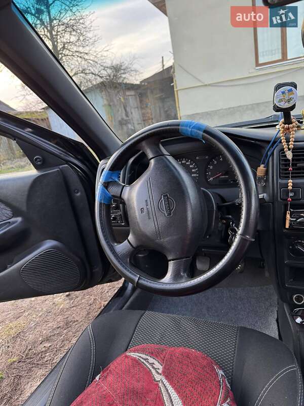 Хетчбек Nissan Almera 1997 в Львові