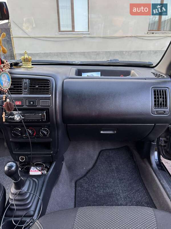 Хетчбек Nissan Almera 1997 в Львові