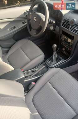 Седан Nissan Almera 2006 в Лебедине