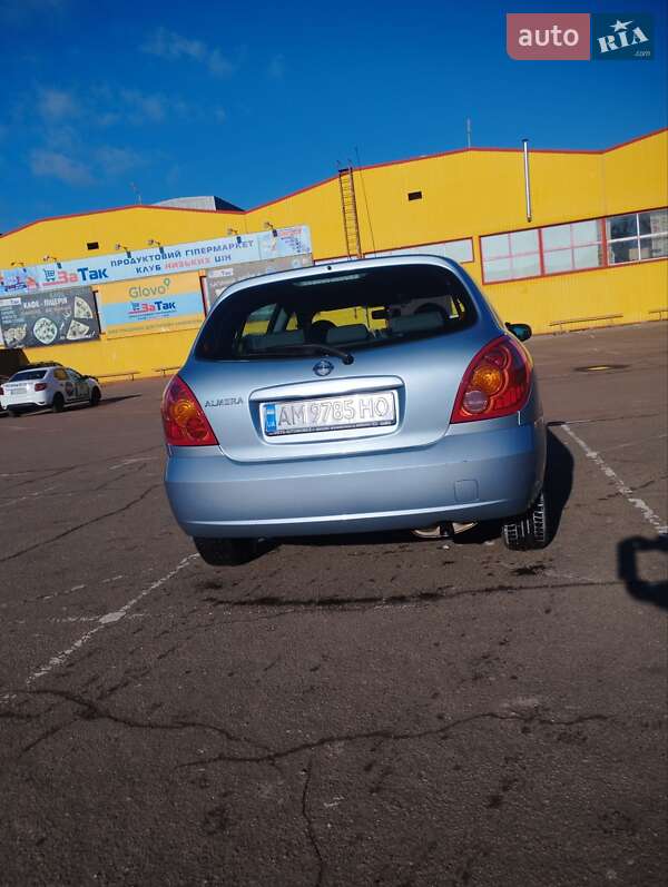 Хетчбек Nissan Almera 2006 в 
