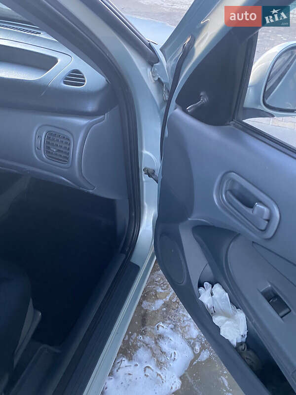 Седан Nissan Almera 2007 в Чернівцях