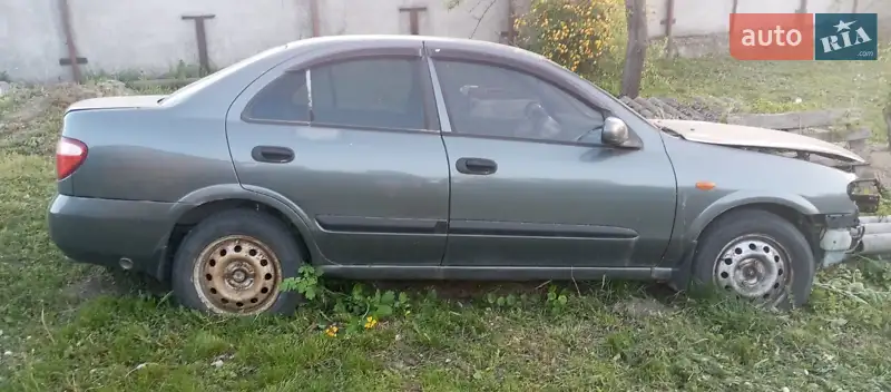 Nissan Almera 2002