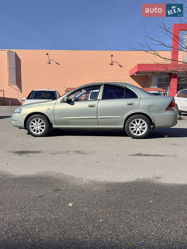 Седан Nissan Almera 2011 в Киеве